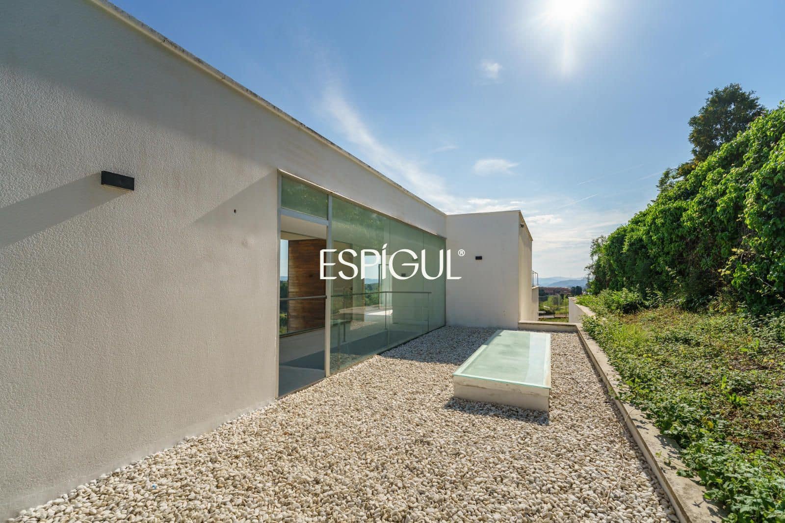 4 bedroom Villa for sale in Sant Esteve Sesrovires with pool garage - € 795,000 (Ref: 10016143)