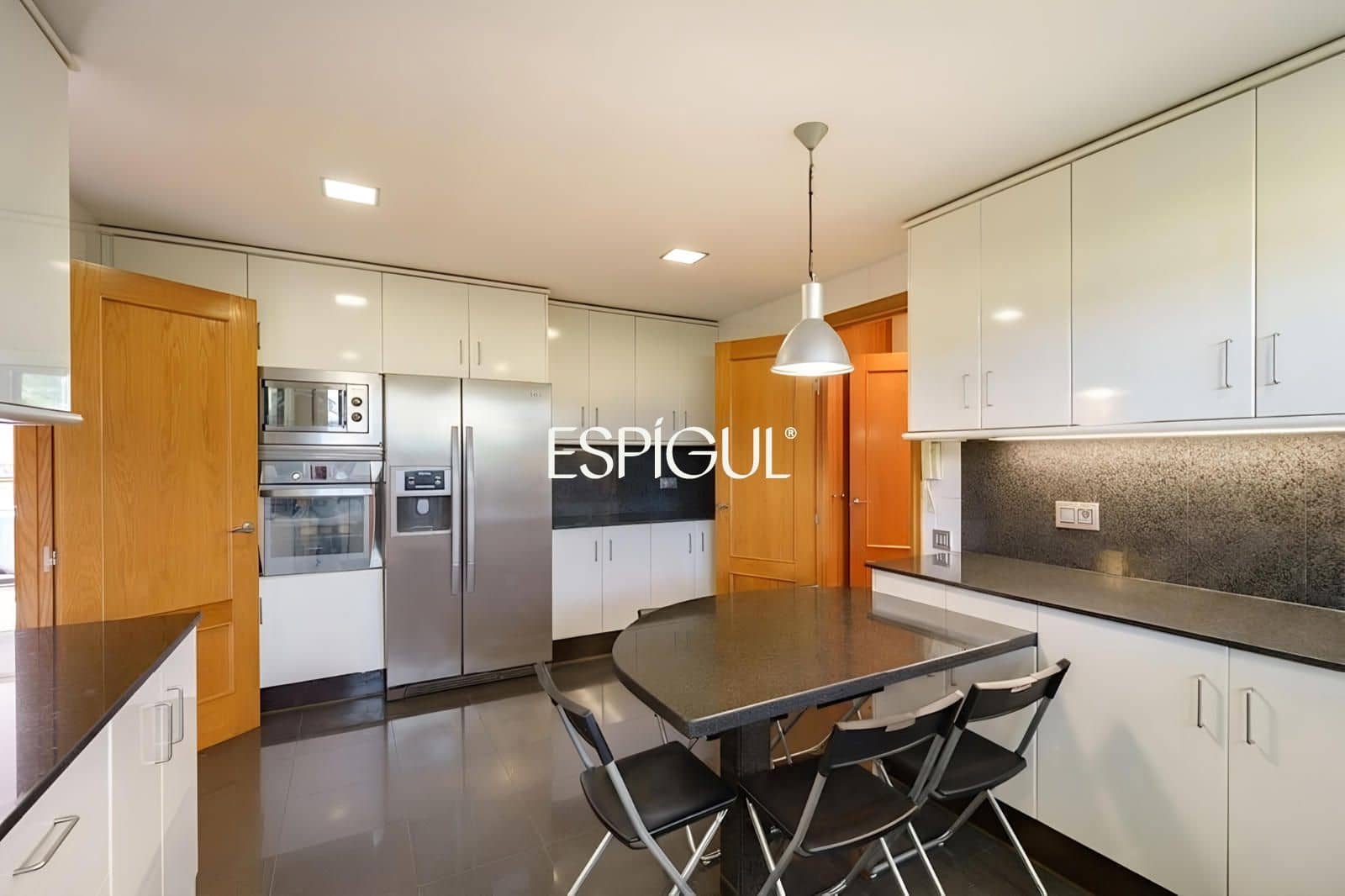 Chalet de 5 habitaciones en Sant Cugat del Vallès en venta con piscina garaje - 1.245.000 € (Ref: 10016145)
