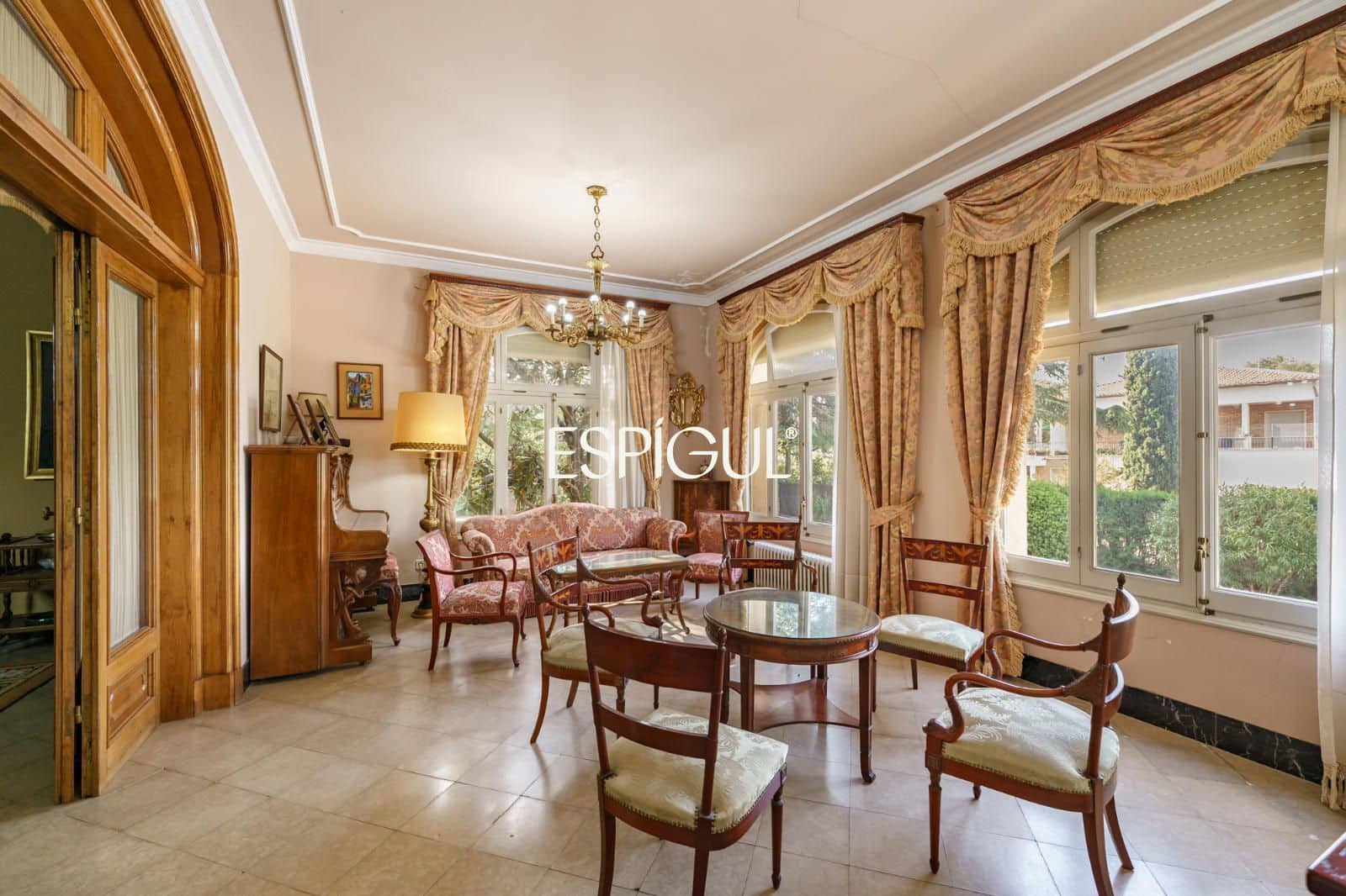 12 Zimmer Villa zu verkaufen in Terrassa mit Pool Garage - 1.850.000 € (Ref: 10016146)