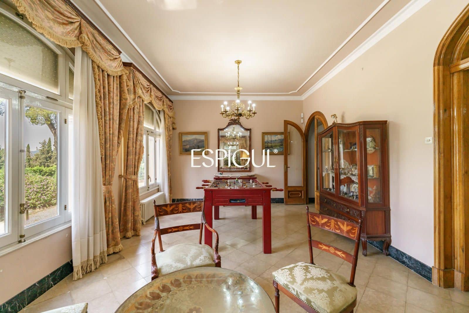 12 Zimmer Villa zu verkaufen in Terrassa mit Pool Garage - 1.850.000 € (Ref: 10016146)