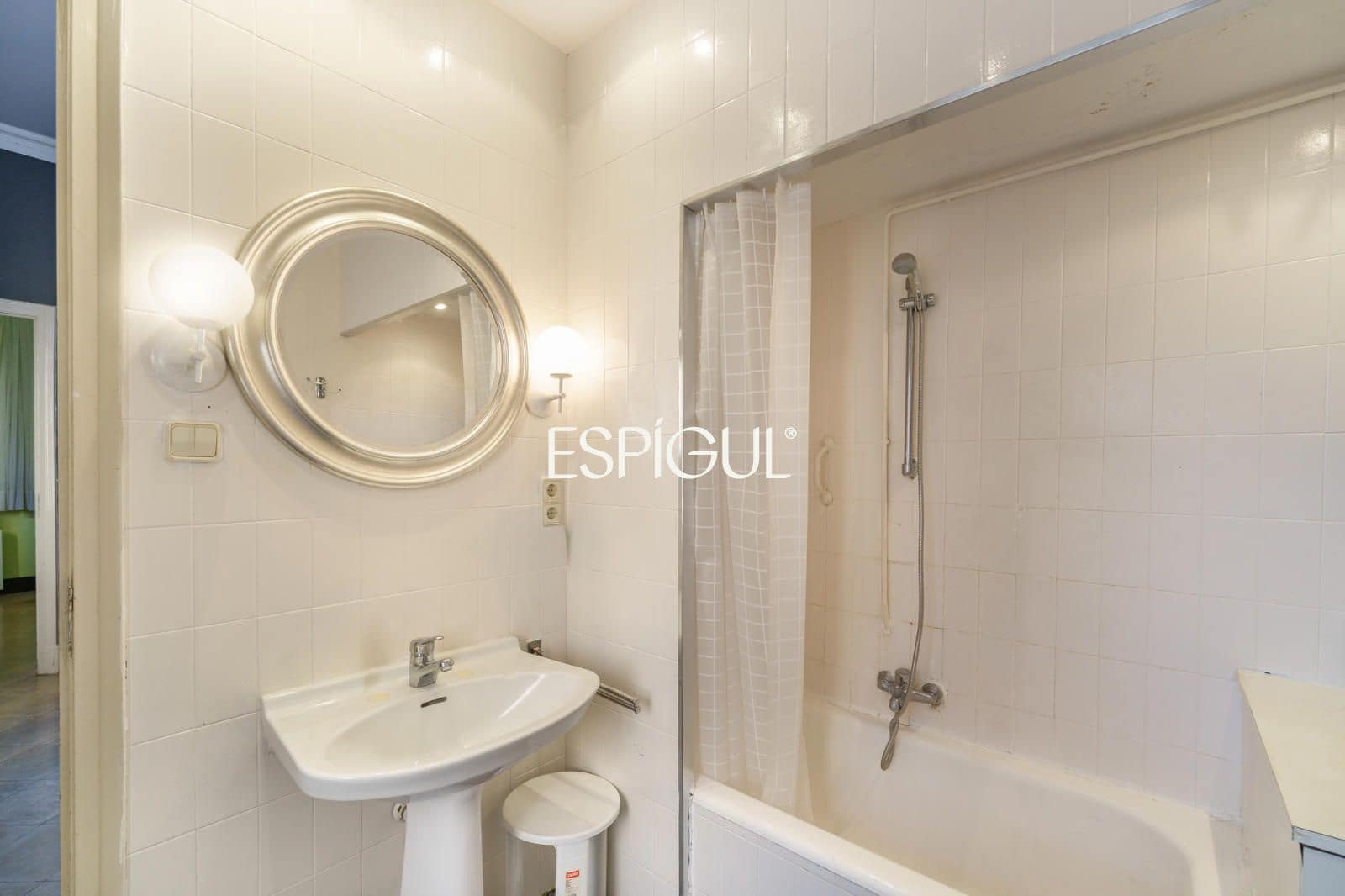12 Zimmer Villa zu verkaufen in Terrassa mit Pool Garage - 1.850.000 € (Ref: 10016146)