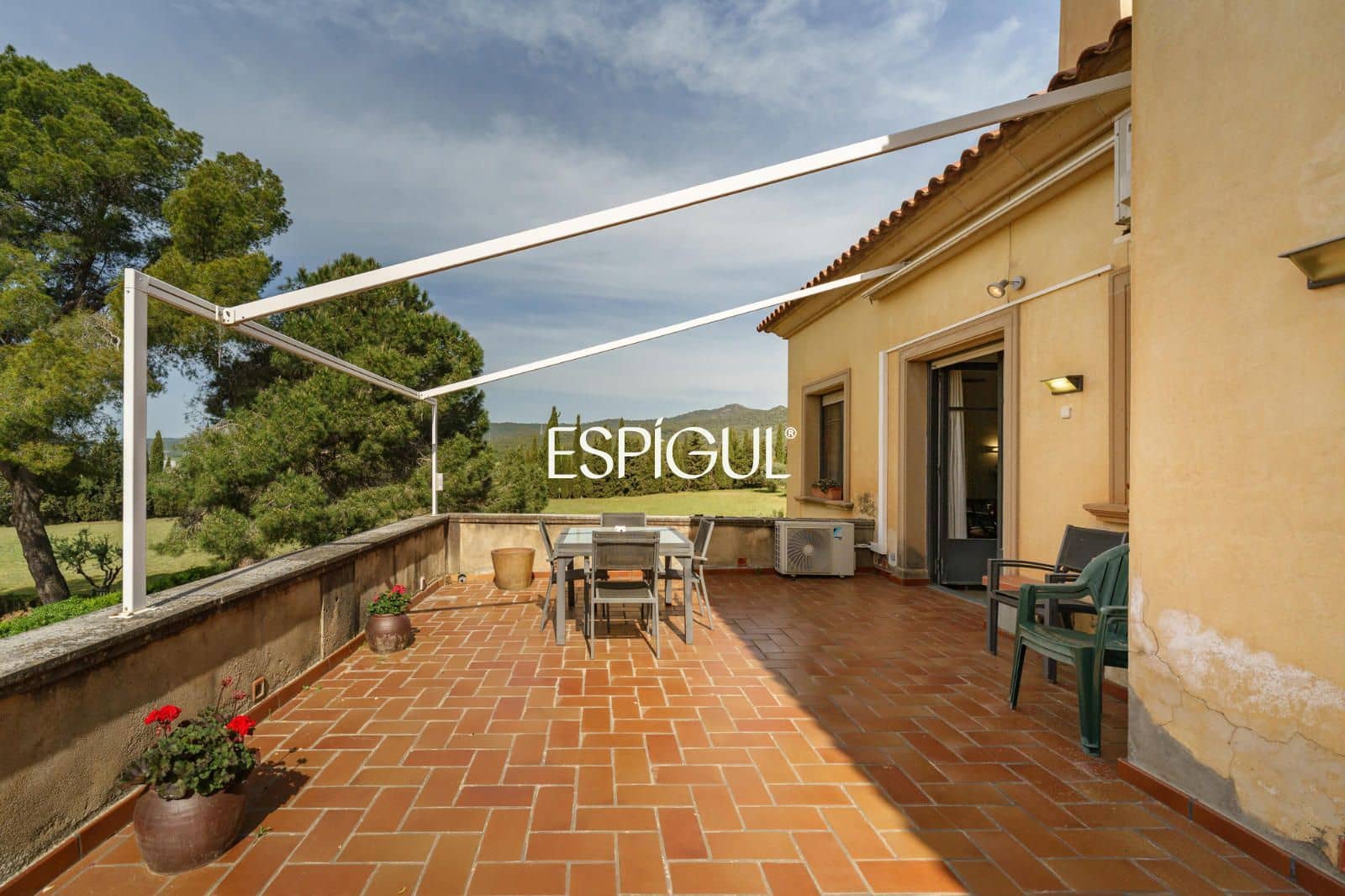 12 Zimmer Villa zu verkaufen in Terrassa mit Pool Garage - 1.850.000 € (Ref: 10016146)