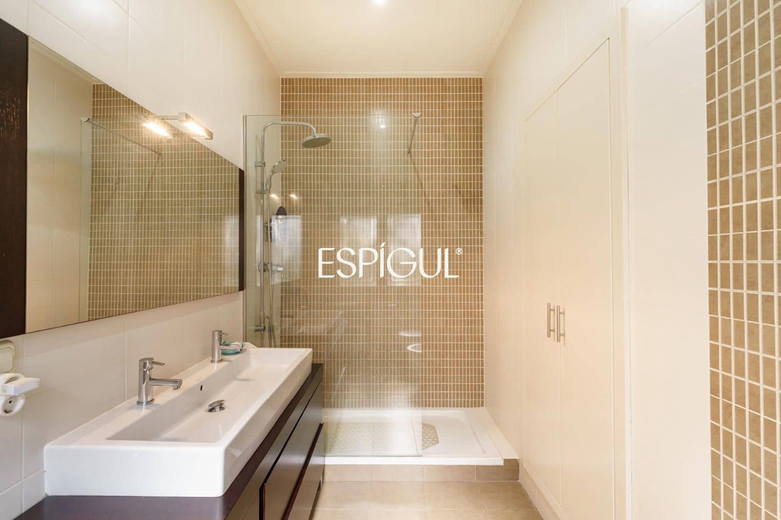 12 Zimmer Villa zu verkaufen in Terrassa mit Pool Garage - 1.850.000 € (Ref: 10016146)