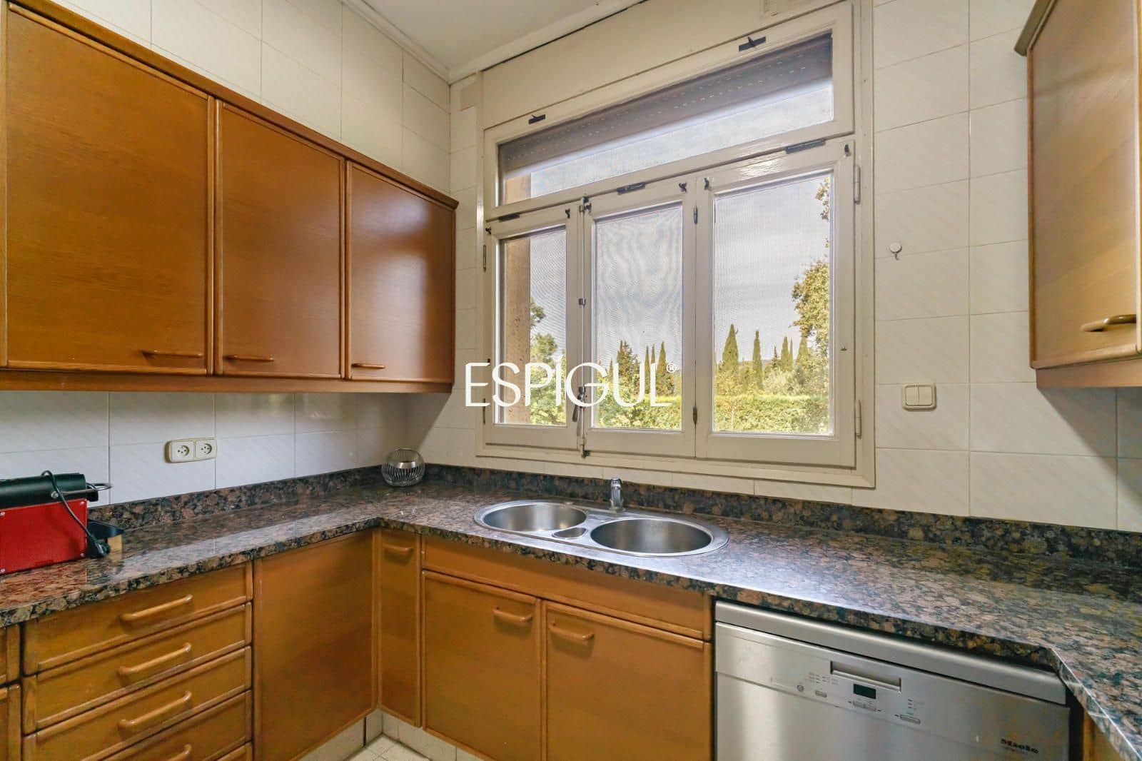 12 Zimmer Villa zu verkaufen in Terrassa mit Pool Garage - 1.850.000 € (Ref: 10016146)