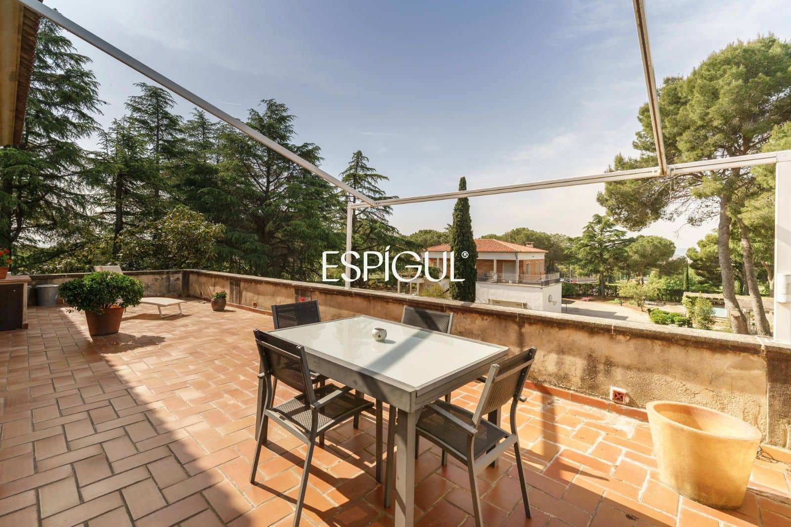 12 Zimmer Villa zu verkaufen in Terrassa mit Pool Garage - 1.850.000 € (Ref: 10016146)
