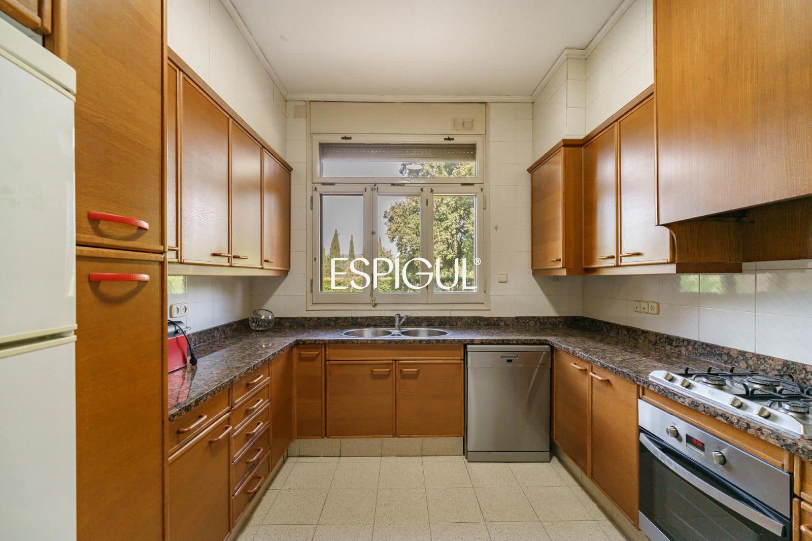 12 Zimmer Villa zu verkaufen in Terrassa mit Pool Garage - 1.850.000 € (Ref: 10016146)