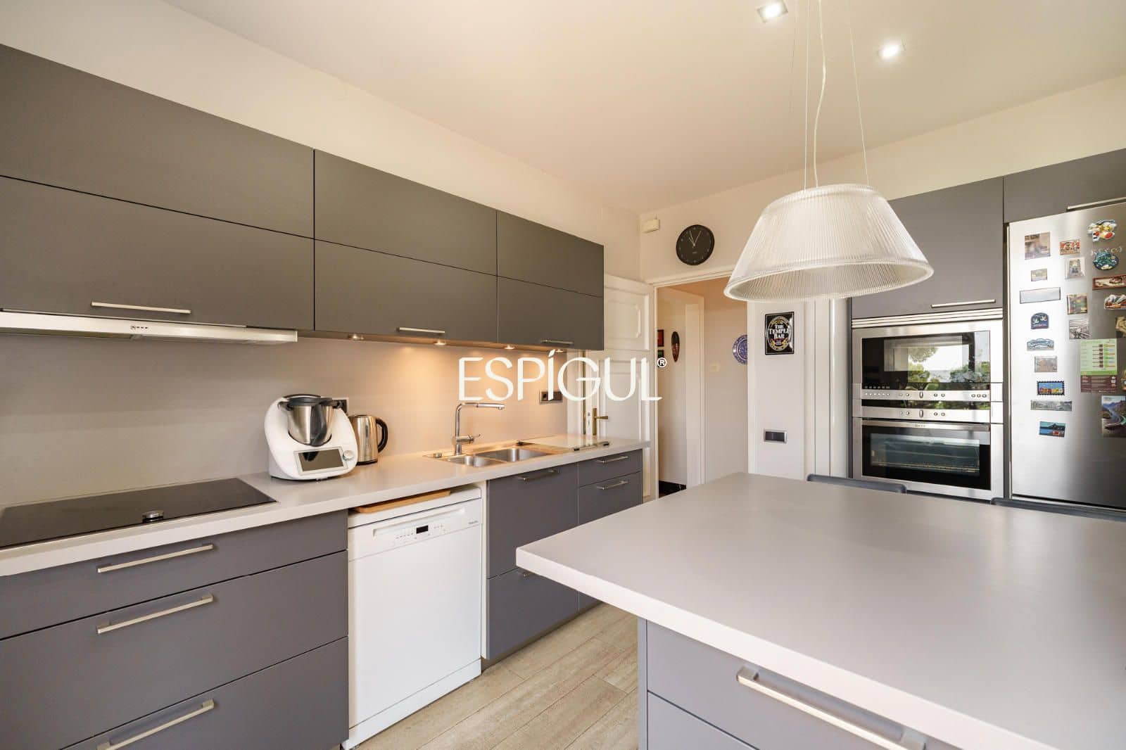 12 Zimmer Villa zu verkaufen in Terrassa mit Pool Garage - 1.850.000 € (Ref: 10016146)