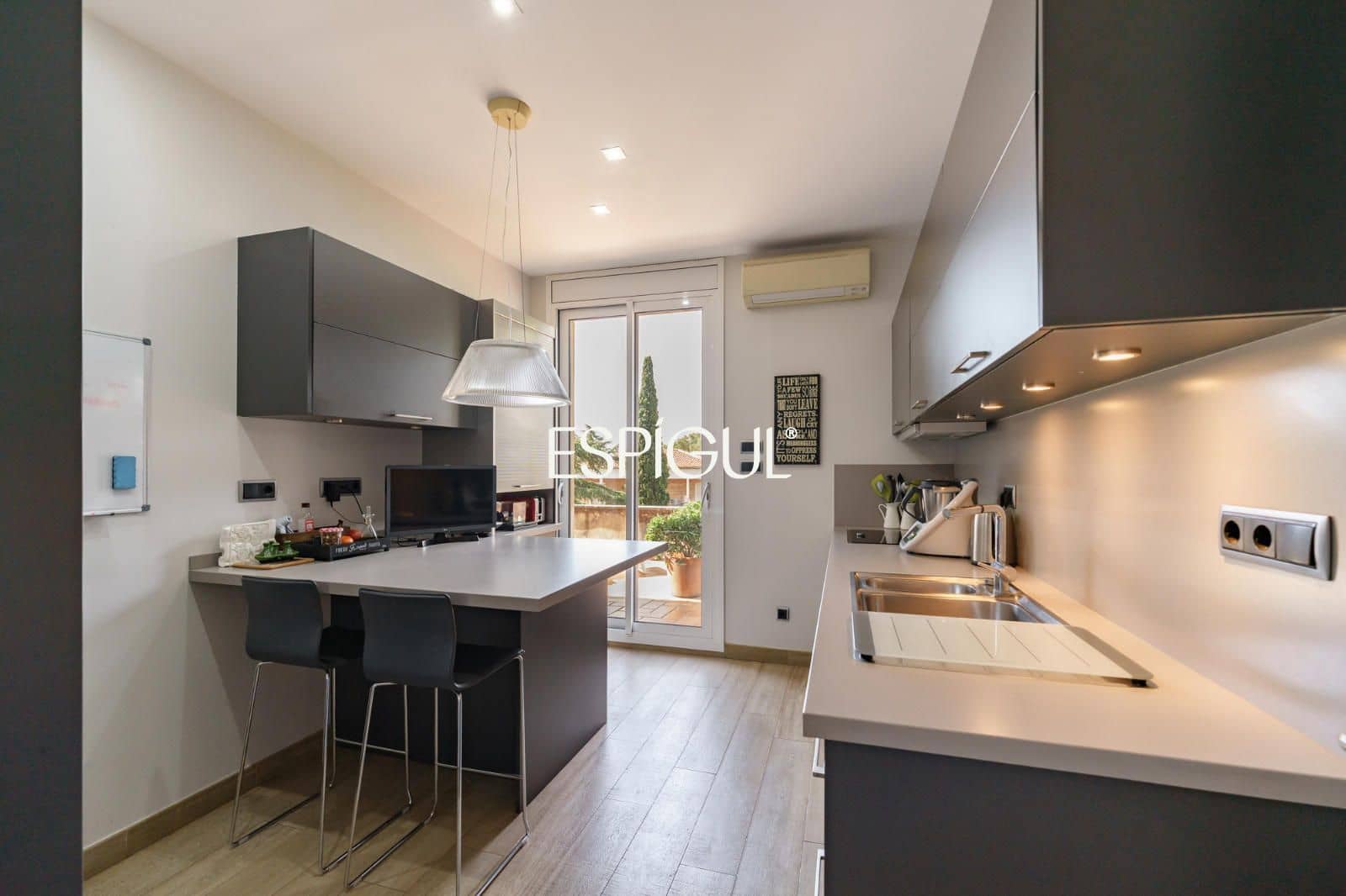 12 Zimmer Villa zu verkaufen in Terrassa mit Pool Garage - 1.850.000 € (Ref: 10016146)