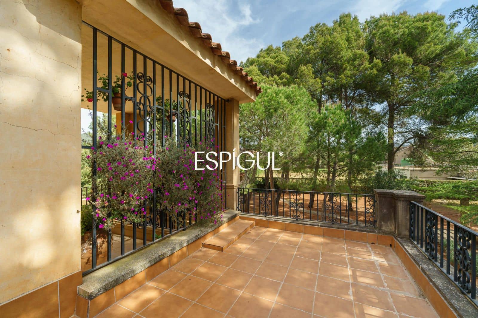 12 Zimmer Villa zu verkaufen in Terrassa mit Pool Garage - 1.850.000 € (Ref: 10016146)