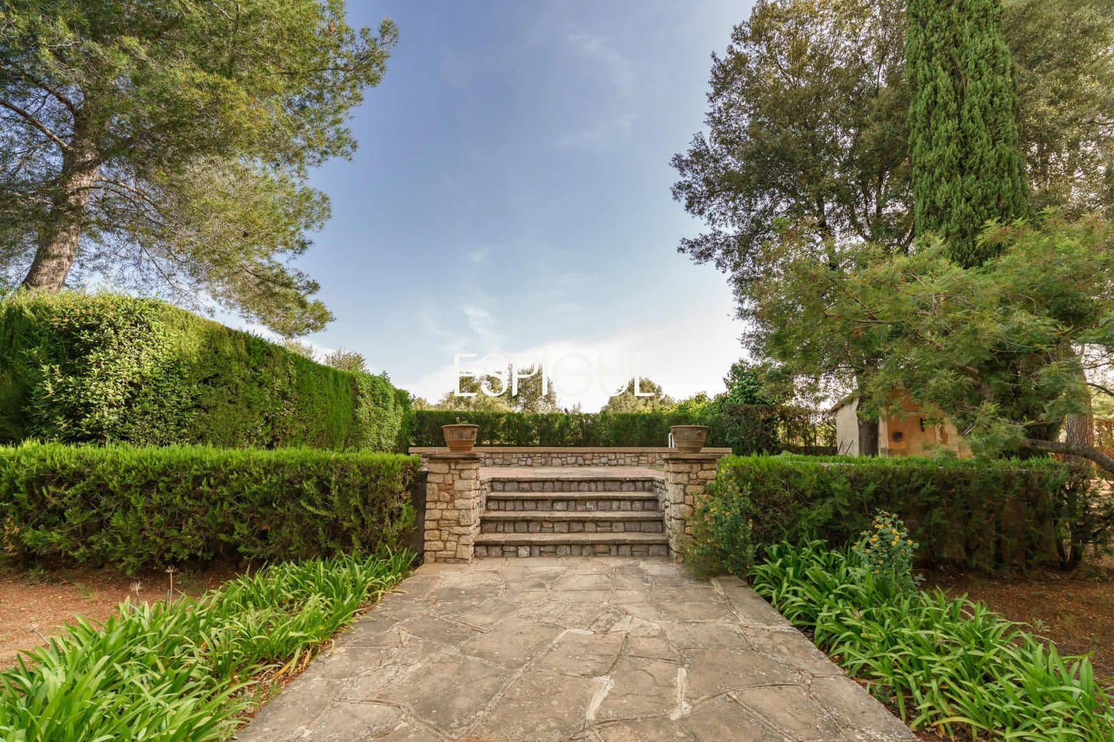 12 Zimmer Villa zu verkaufen in Terrassa mit Pool Garage - 1.850.000 € (Ref: 10016146)