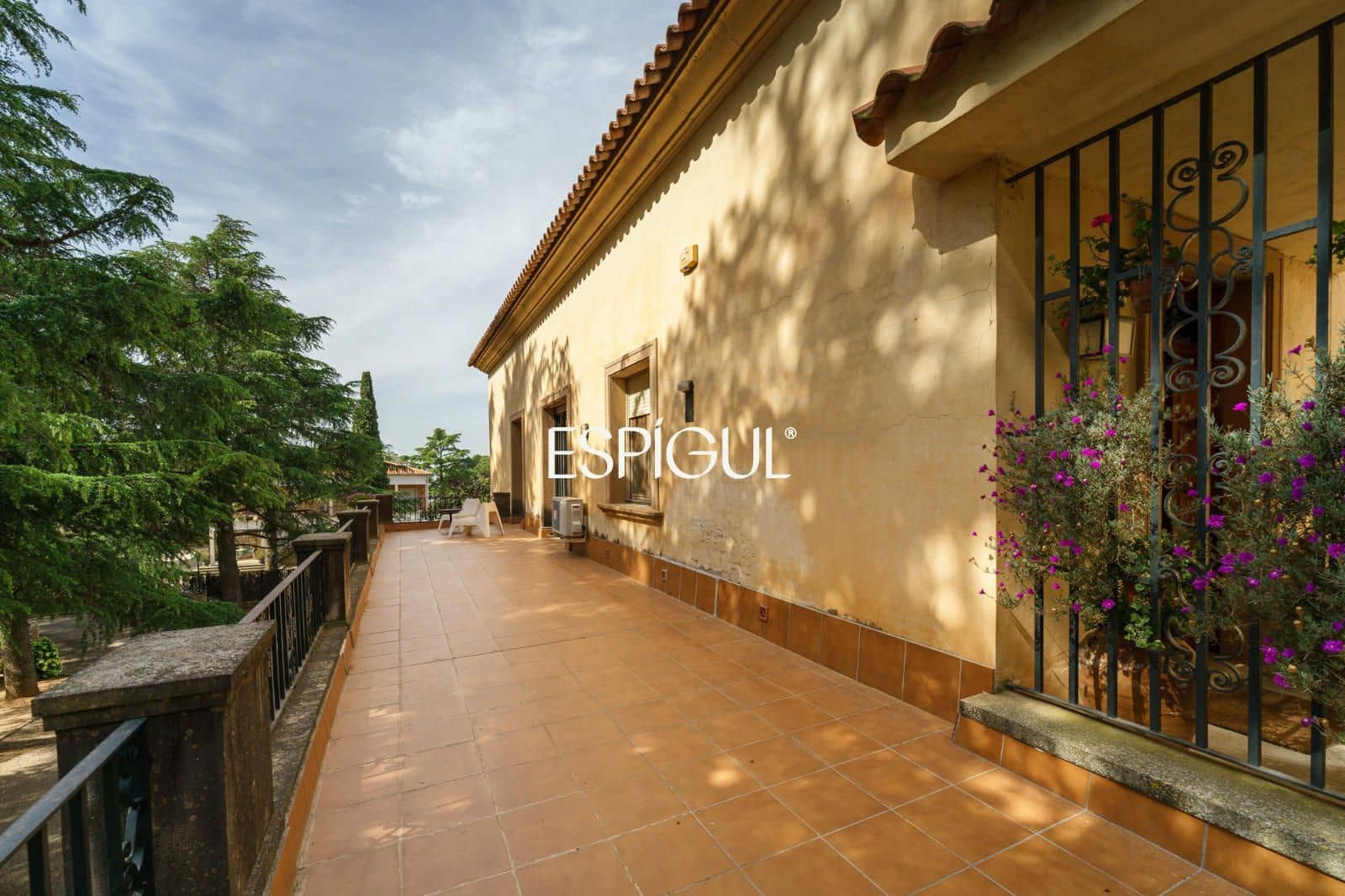 12 Zimmer Villa zu verkaufen in Terrassa mit Pool Garage - 1.850.000 € (Ref: 10016146)