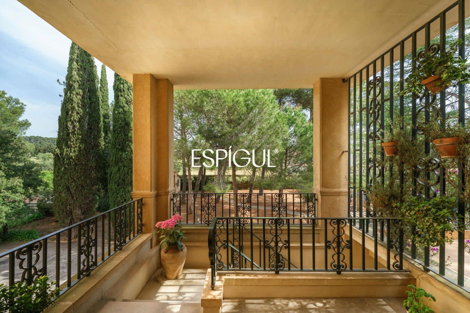 12 Zimmer Villa zu verkaufen in Terrassa mit Pool Garage - 1.850.000 € (Ref: 10016146)