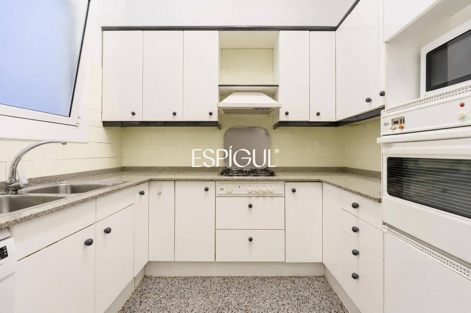 4 bedroom Flat for sale in Barcelona city - € 800,000 (Ref: 10016433)
