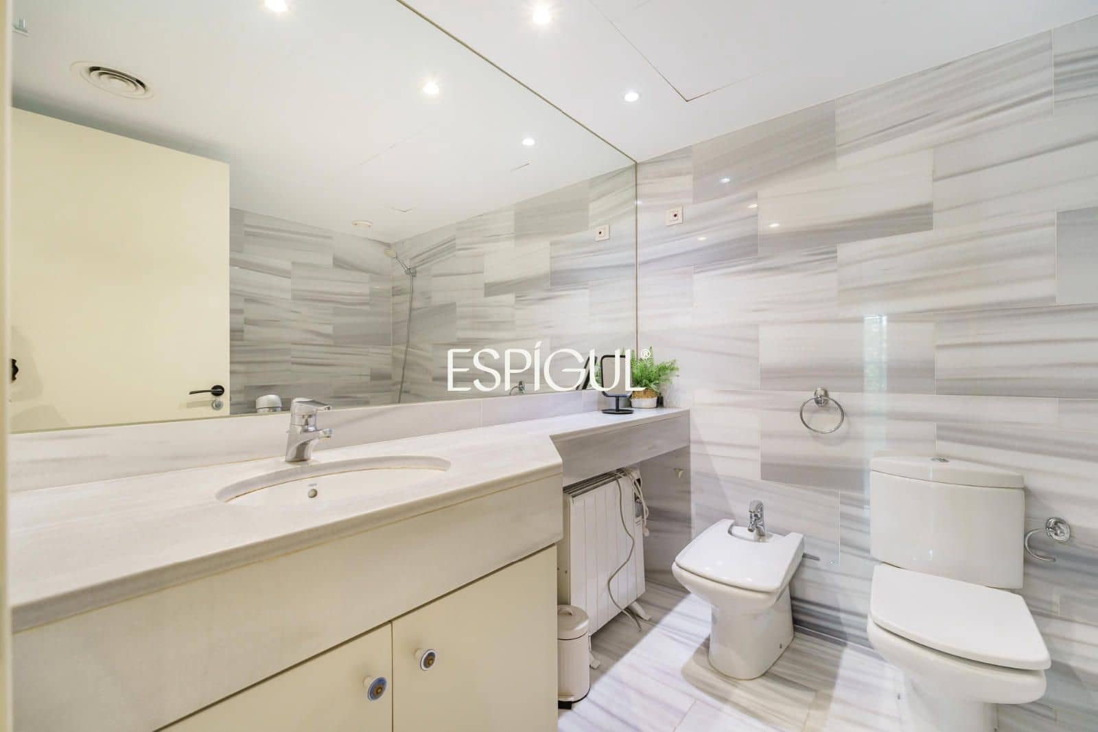 2 chambre Penthouse à vendre à Barcelone ville avec piscine - 885 000 € (Ref: 10016434)