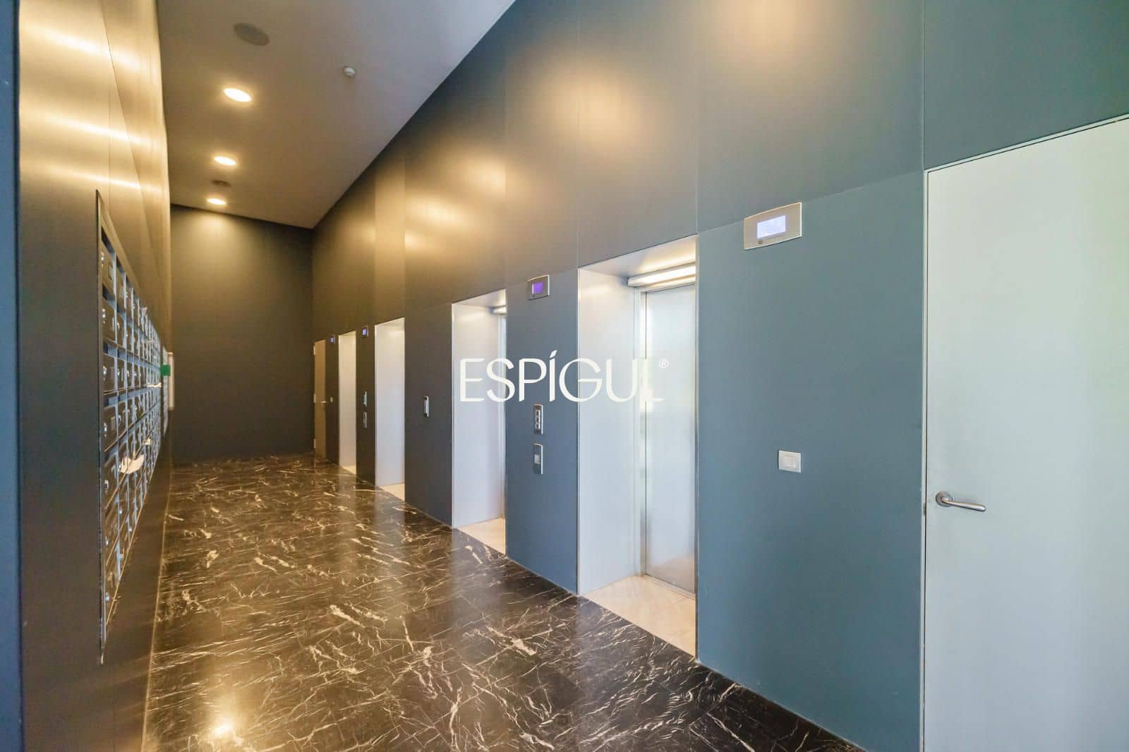 2 chambre Penthouse à vendre à Barcelone ville avec piscine - 885 000 € (Ref: 10016434)