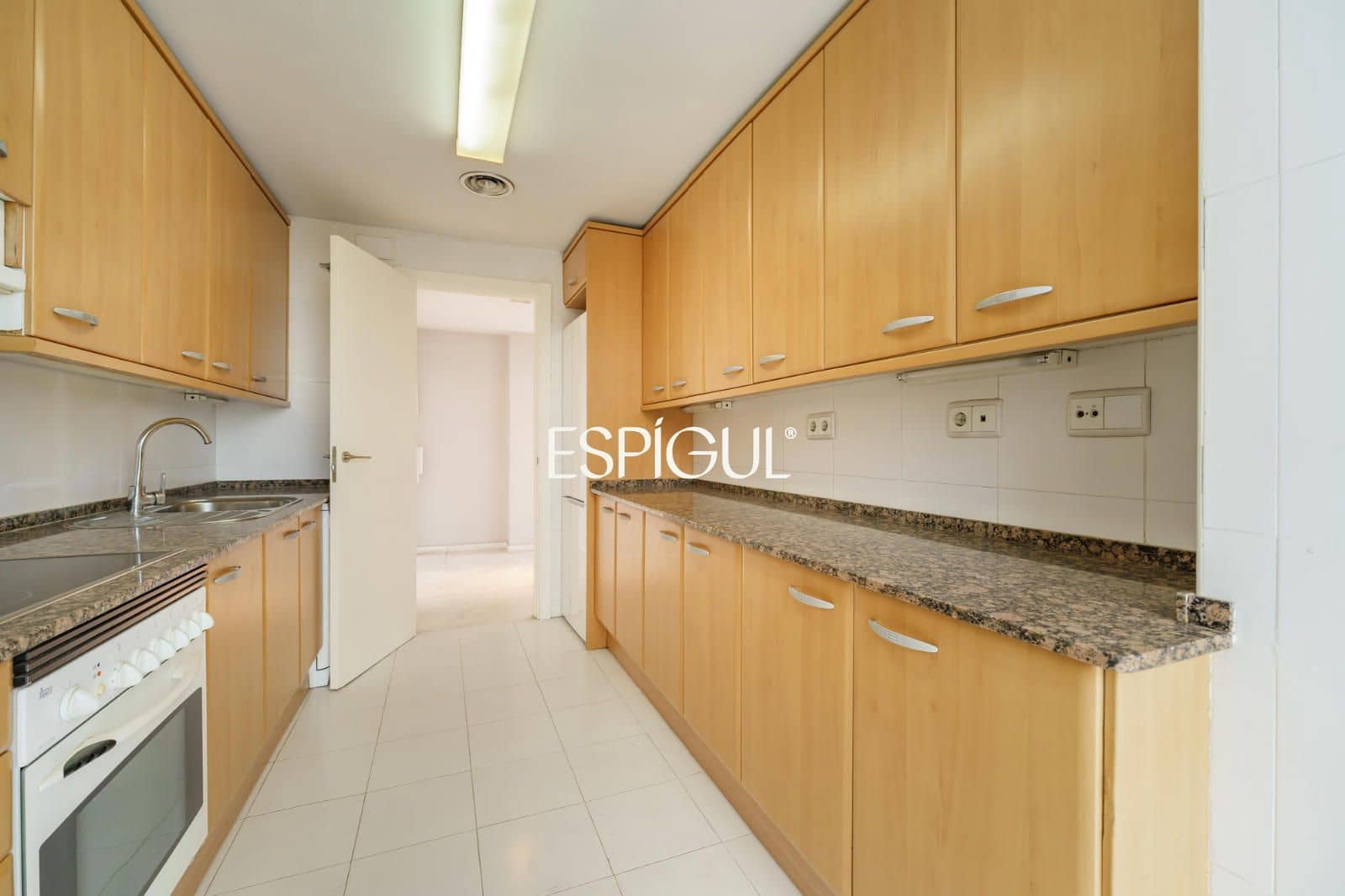Piso de 3 habitaciones en Barcelona ciudad en venta con garaje - 1.050.000 € (Ref: 10016435)
