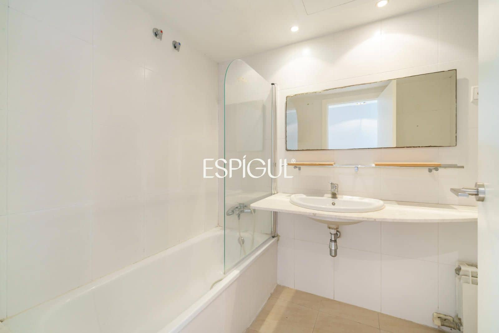 Piso de 3 habitaciones en Barcelona ciudad en venta con garaje - 1.050.000 € (Ref: 10016435)