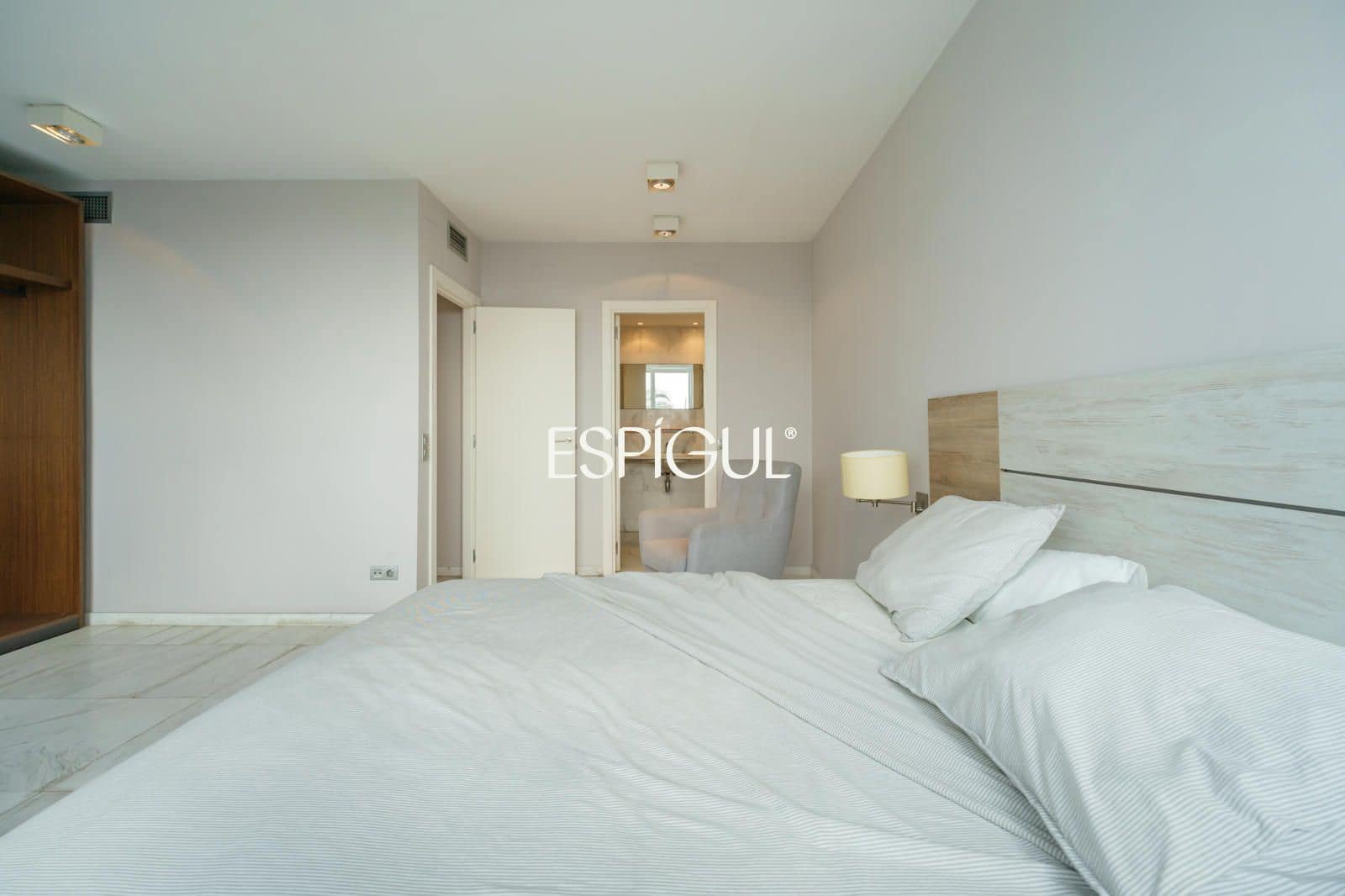 Piso de 3 habitaciones en Barcelona ciudad en venta con garaje - 1.050.000 € (Ref: 10016435)