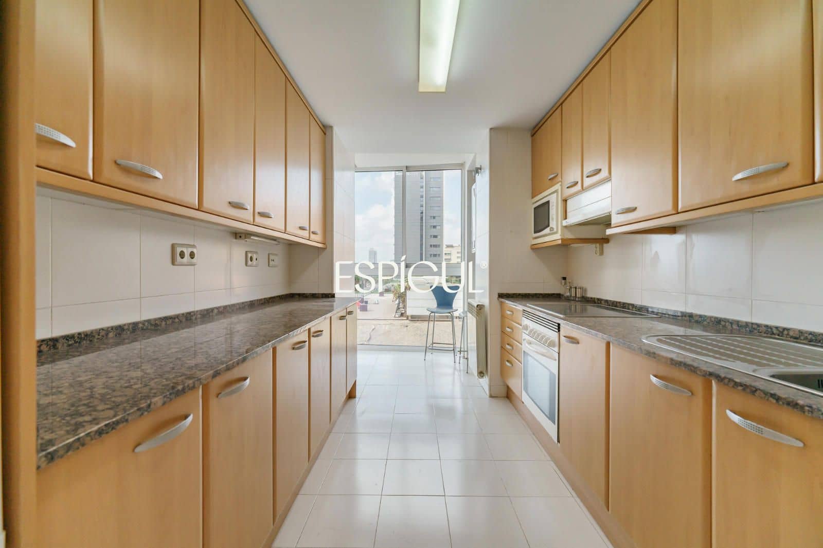Piso de 3 habitaciones en Barcelona ciudad en venta con garaje - 1.050.000 € (Ref: 10016435)