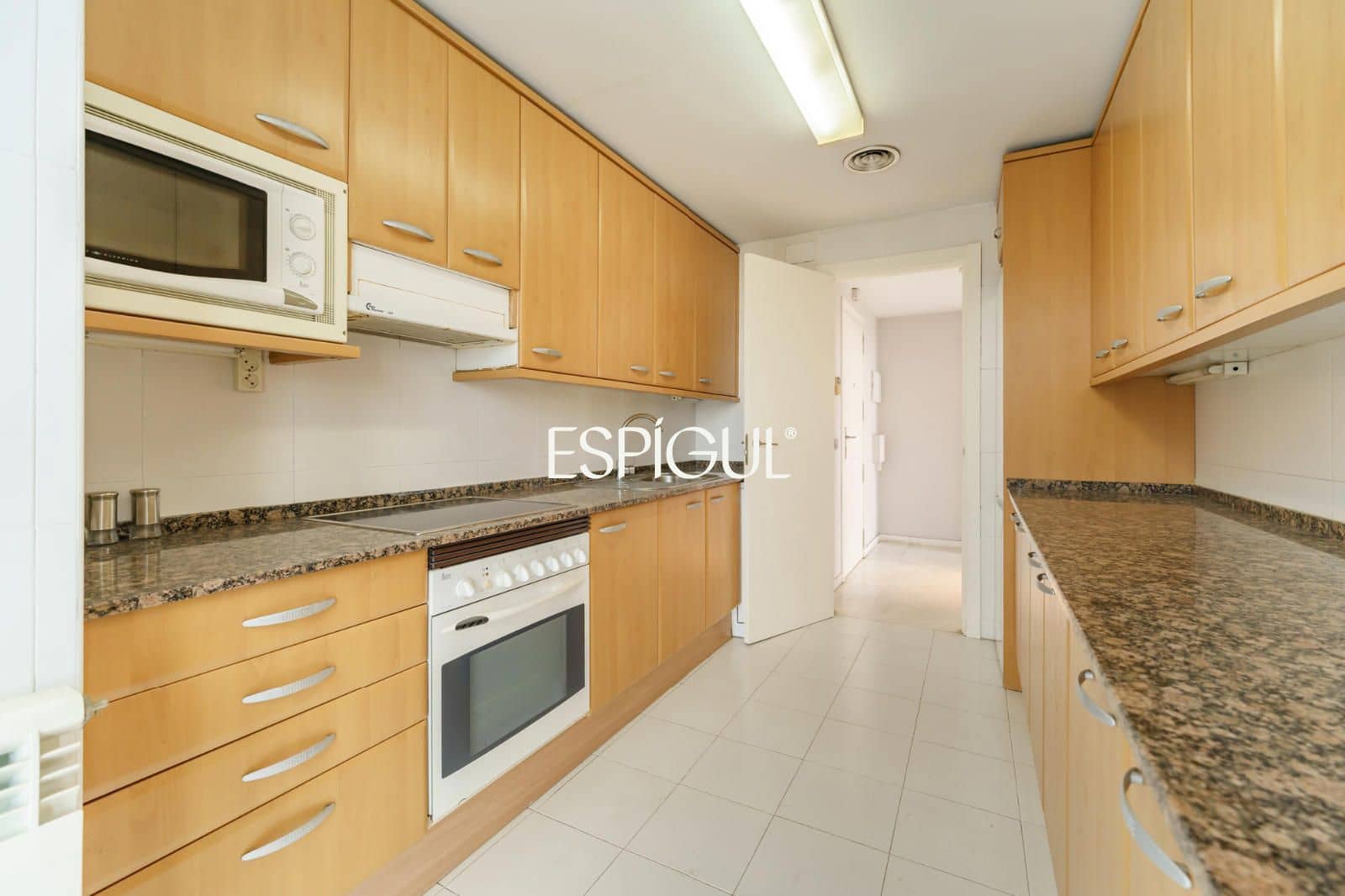 Piso de 3 habitaciones en Barcelona ciudad en venta con garaje - 1.050.000 € (Ref: 10016435)