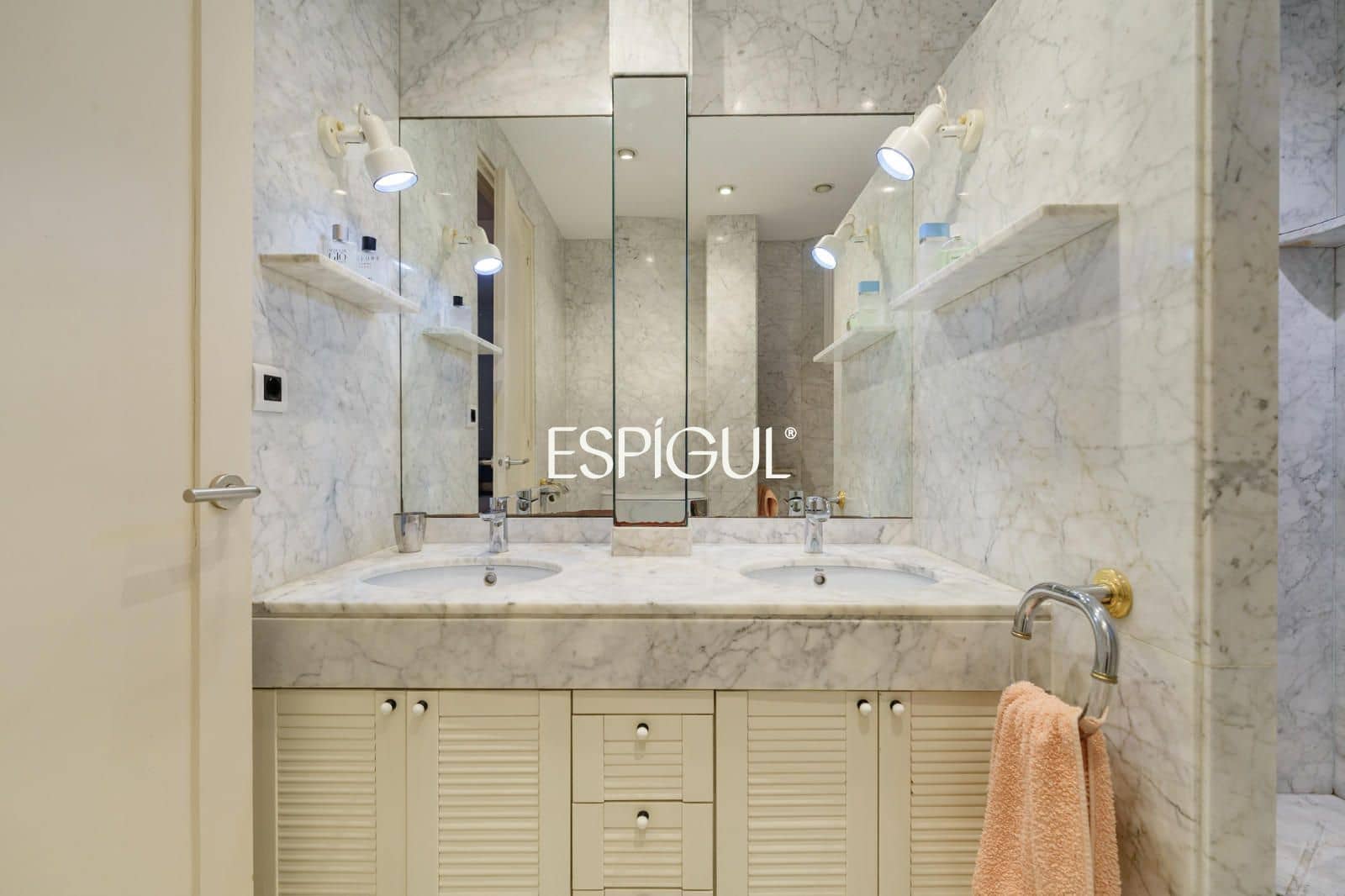 4 sypialnia Mieszkanie na sprzedaż w Miasto Barcelona - 890 000 € (Ref: 10016445)