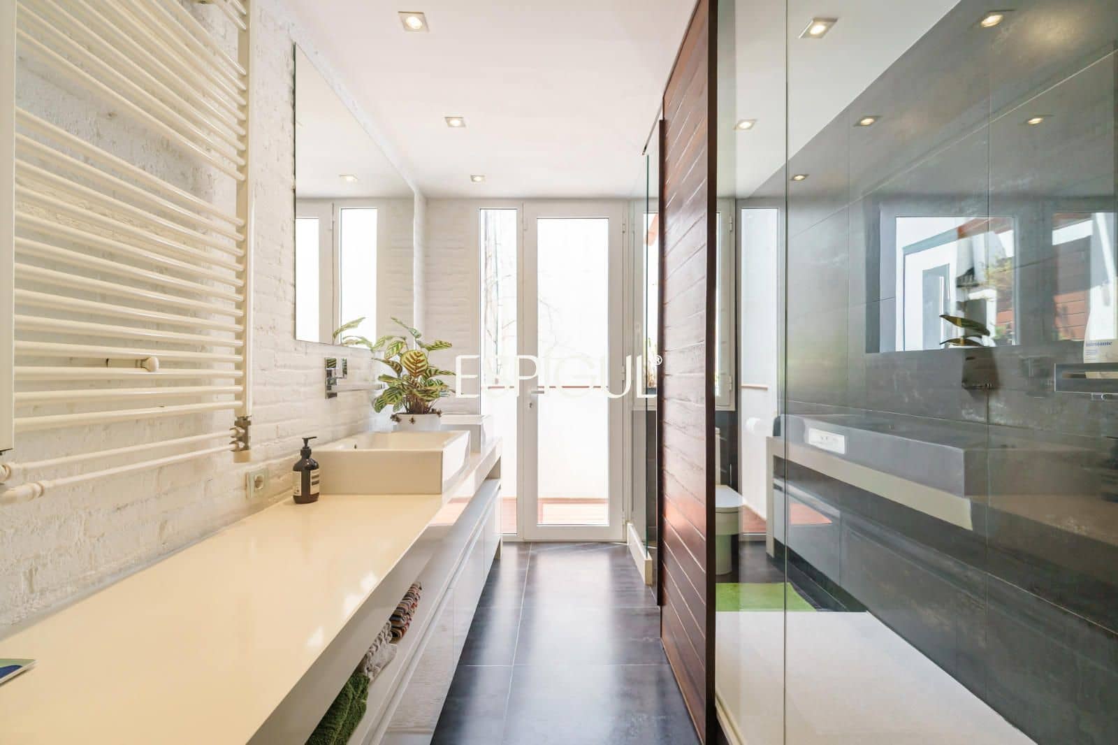 2 soveværelse Lejlighed til salg i Barcelona by - € 489.000 (Ref: 10016449)