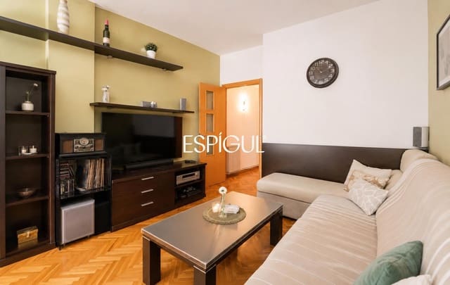 4 bedroom Flat for sale in Sants-Montjuïc, Barcelona city with garage - € 550,000 (Ref: 10016452)