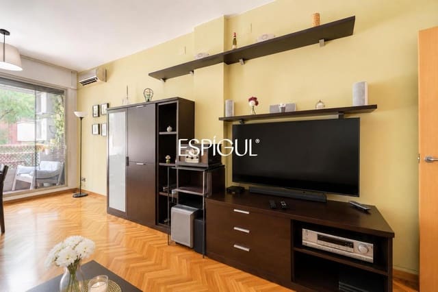 4 bedroom Flat for sale in Sants-Montjuïc, Barcelona city with garage - € 550,000 (Ref: 10016452)