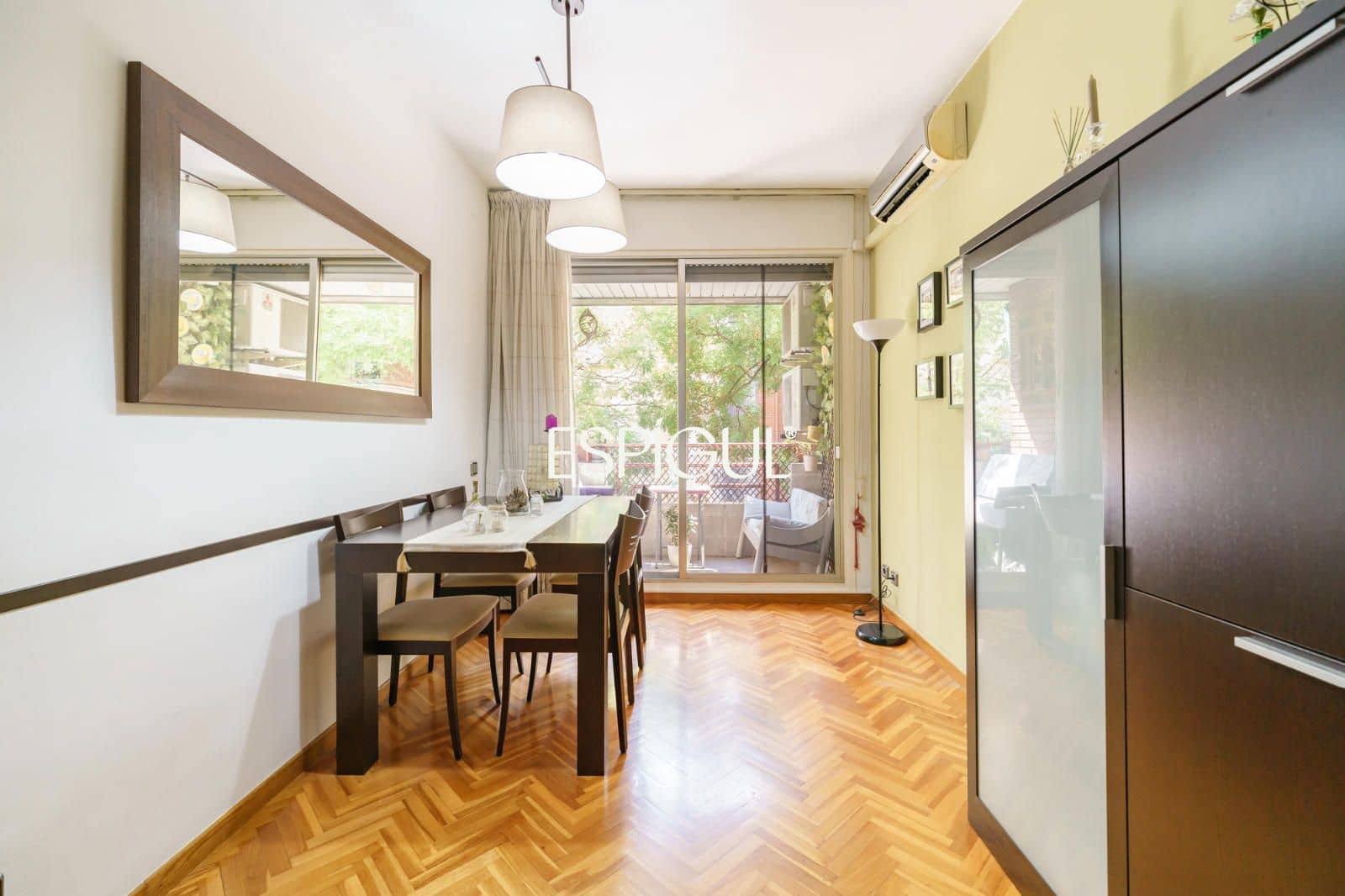 4 bedroom Flat for sale in Barcelona city with garage - € 550,000 (Ref: 10016452)