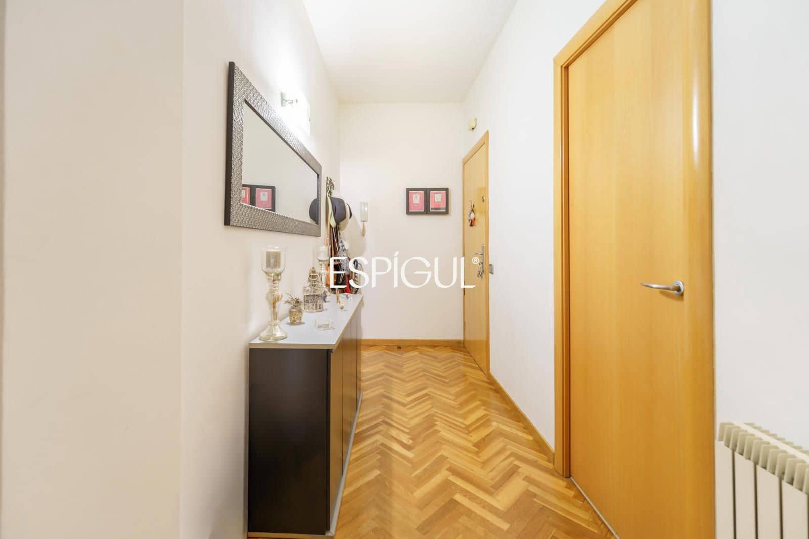 4 bedroom Flat for sale in Barcelona city with garage - € 550,000 (Ref: 10016452)