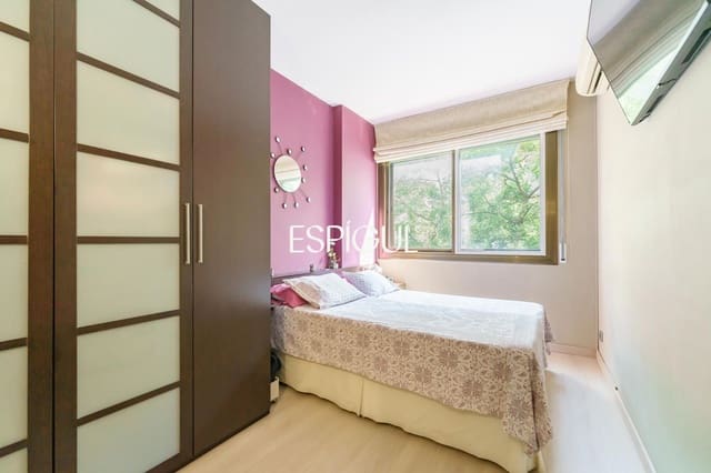 4 bedroom Flat for sale in Sants-Montjuïc, Barcelona city with garage - € 550,000 (Ref: 10016452)