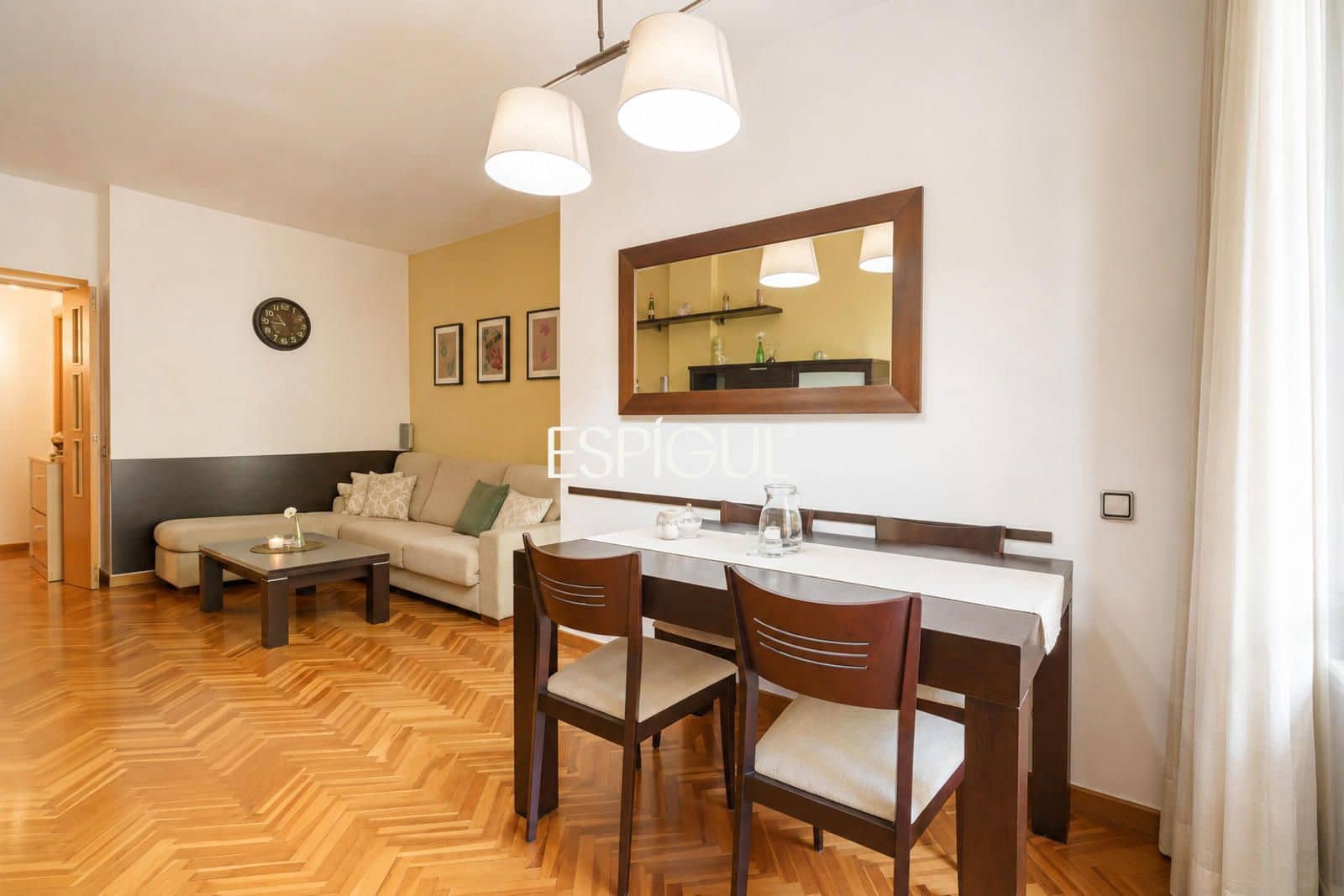 4 bedroom Flat for sale in Barcelona city with garage - € 550,000 (Ref: 10016452)
