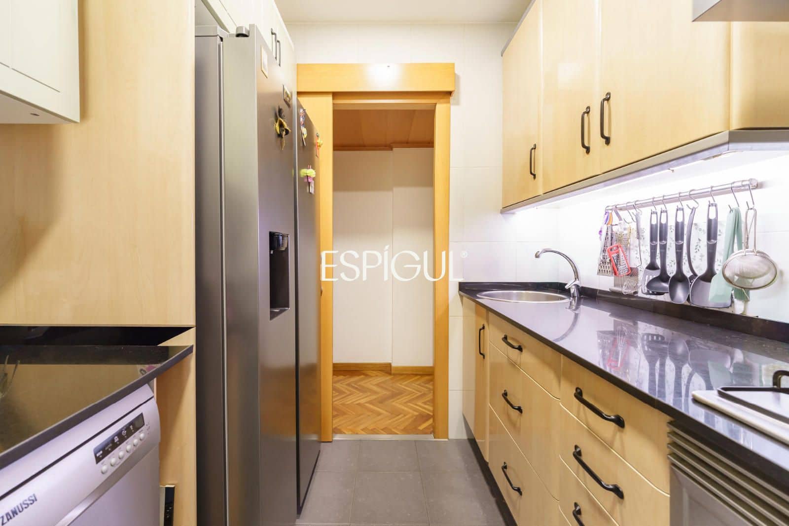 4 bedroom Flat for sale in Barcelona city with garage - € 550,000 (Ref: 10016452)