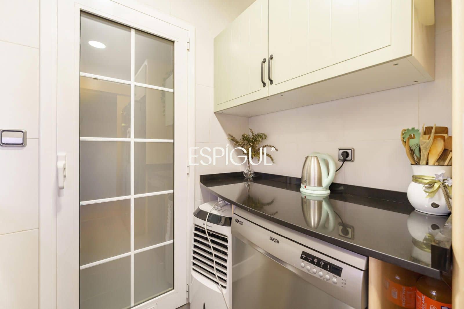 4 bedroom Flat for sale in Barcelona city with garage - € 550,000 (Ref: 10016452)