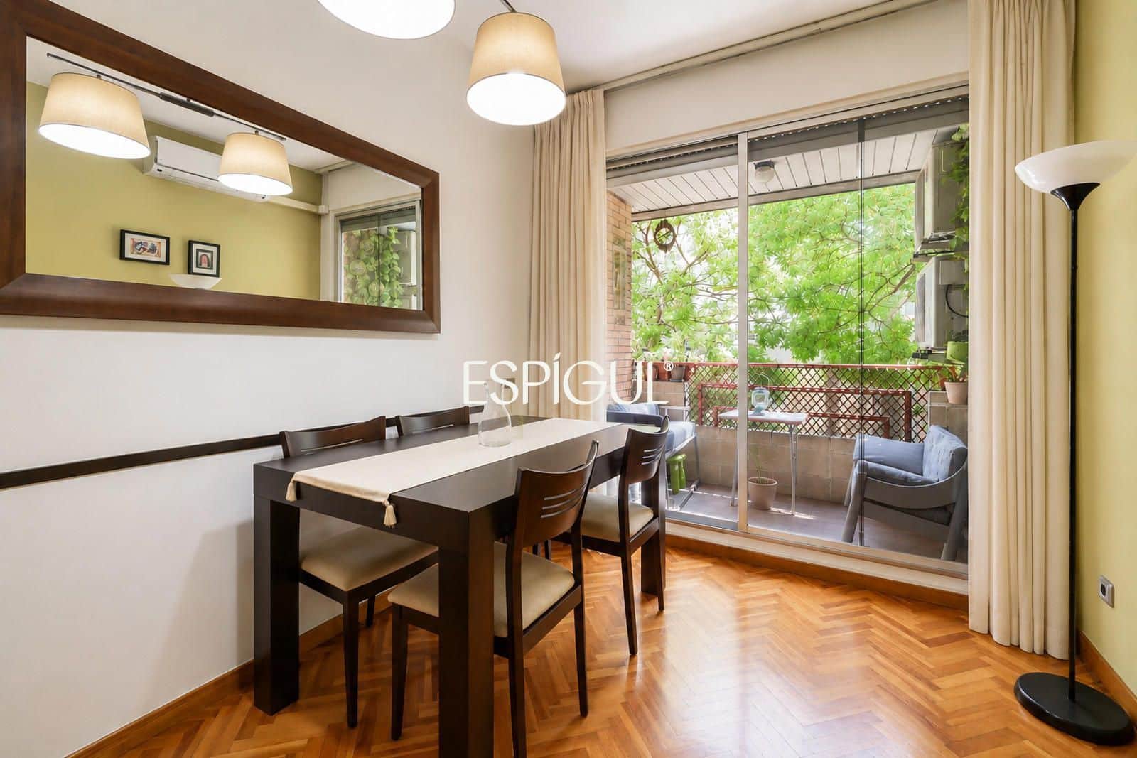 4 bedroom Flat for sale in Barcelona city with garage - € 550,000 (Ref: 10016452)