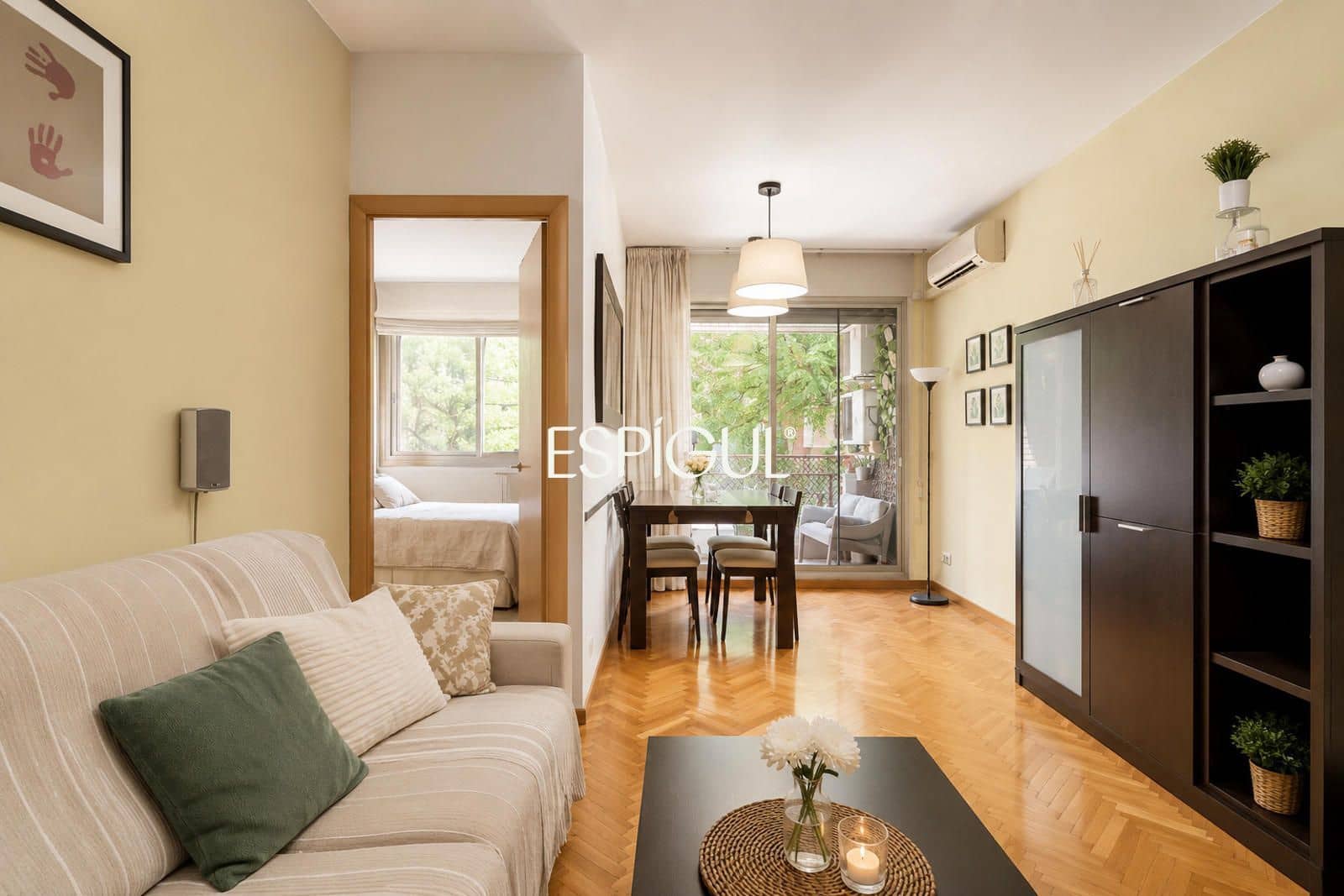 4 bedroom Flat for sale in Barcelona city with garage - € 550,000 (Ref: 10016452)