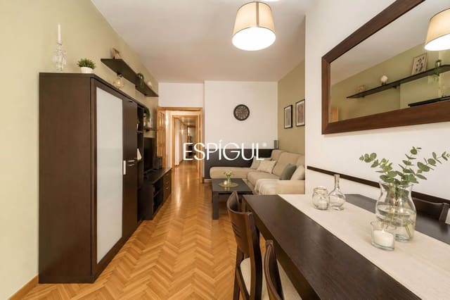 4 bedroom Flat for sale in Sants-Montjuïc, Barcelona city with garage - € 550,000 (Ref: 10016452)