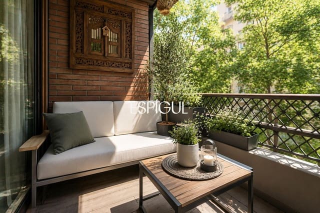 4 bedroom Flat for sale in Sants-Montjuïc, Barcelona city with garage - € 550,000 (Ref: 10016452)