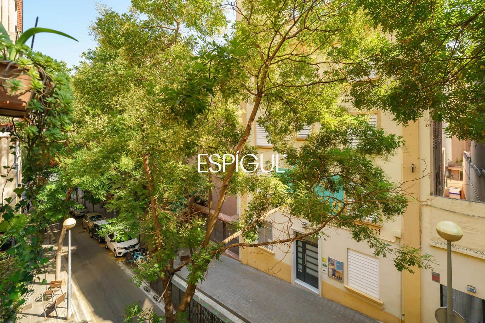 4 bedroom Flat for sale in Barcelona city with garage - € 550,000 (Ref: 10016452)