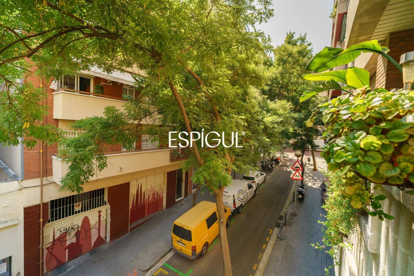 4 bedroom Flat for sale in Barcelona city with garage - € 550,000 (Ref: 10016452)