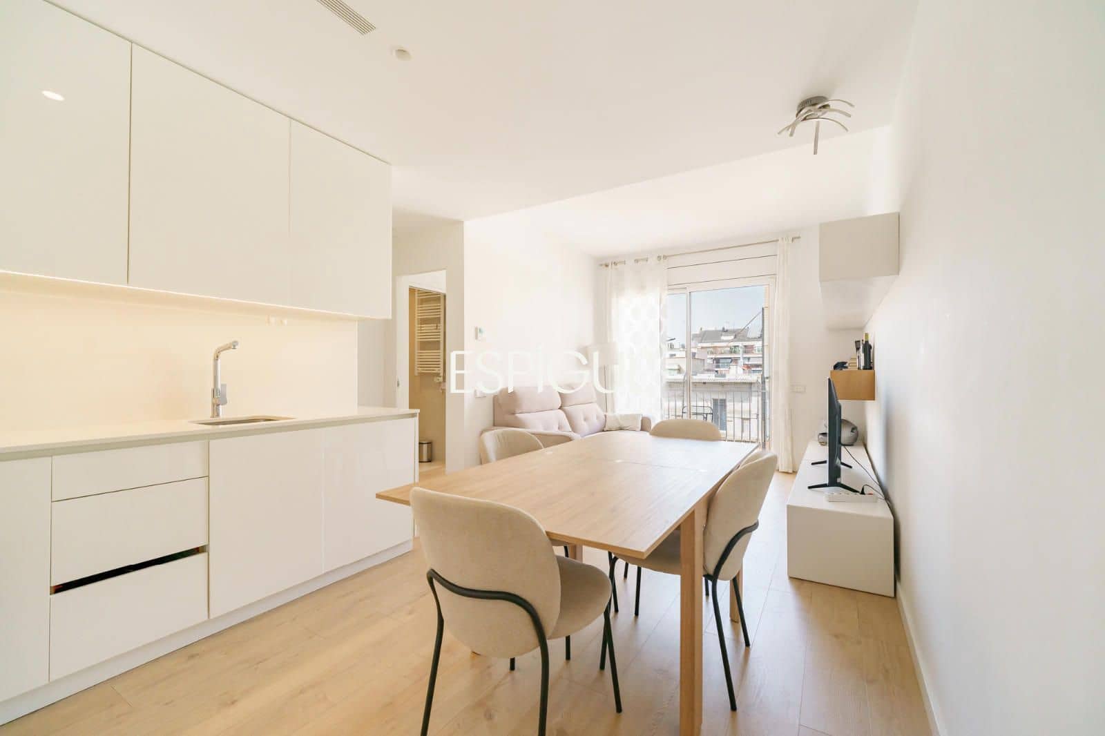 3 bedroom Flat for sale in Barcelona city - € 630,000 (Ref: 10016453)