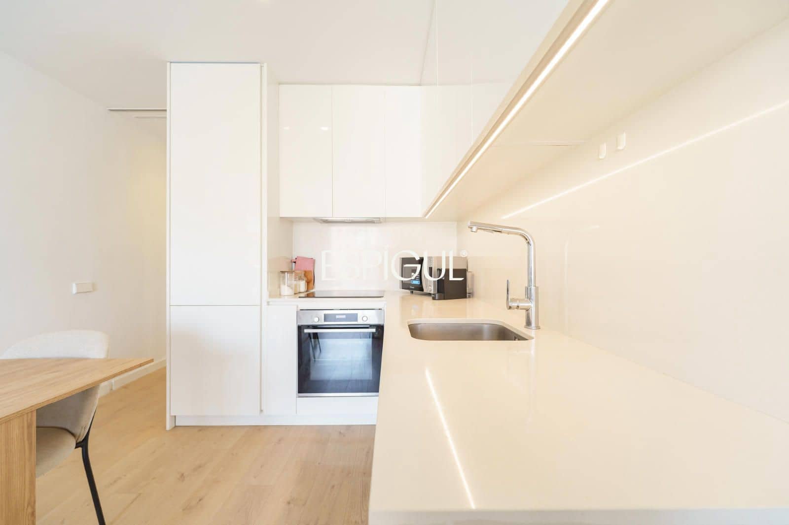 3 bedroom Flat for sale in Barcelona city - € 630,000 (Ref: 10016453)