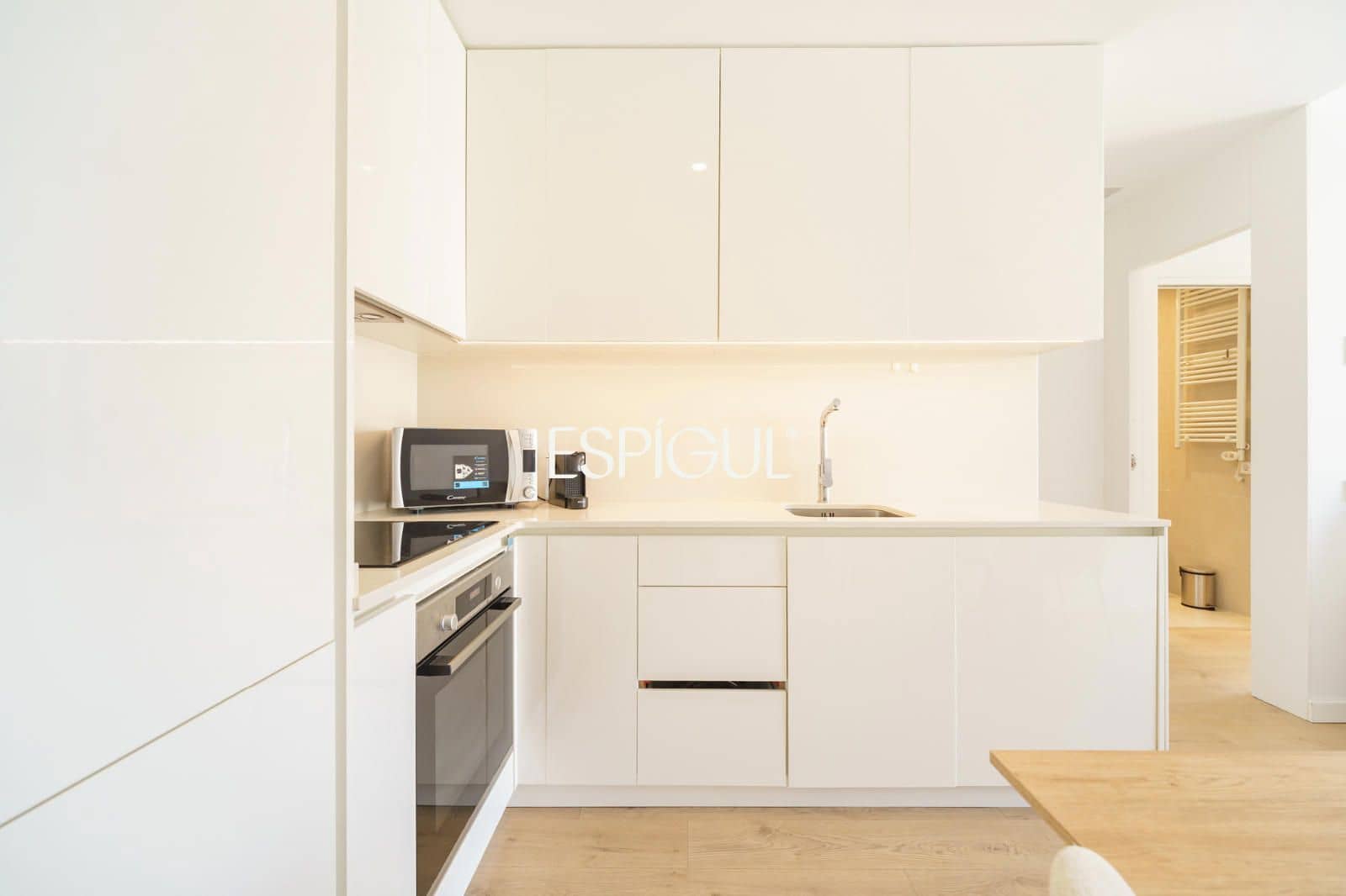 3 bedroom Flat for sale in Barcelona city - € 630,000 (Ref: 10016453)