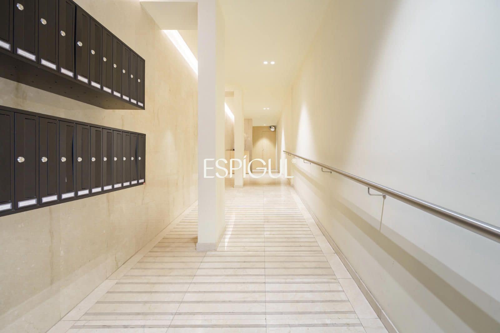 3 bedroom Flat for sale in Barcelona city - € 630,000 (Ref: 10016453)