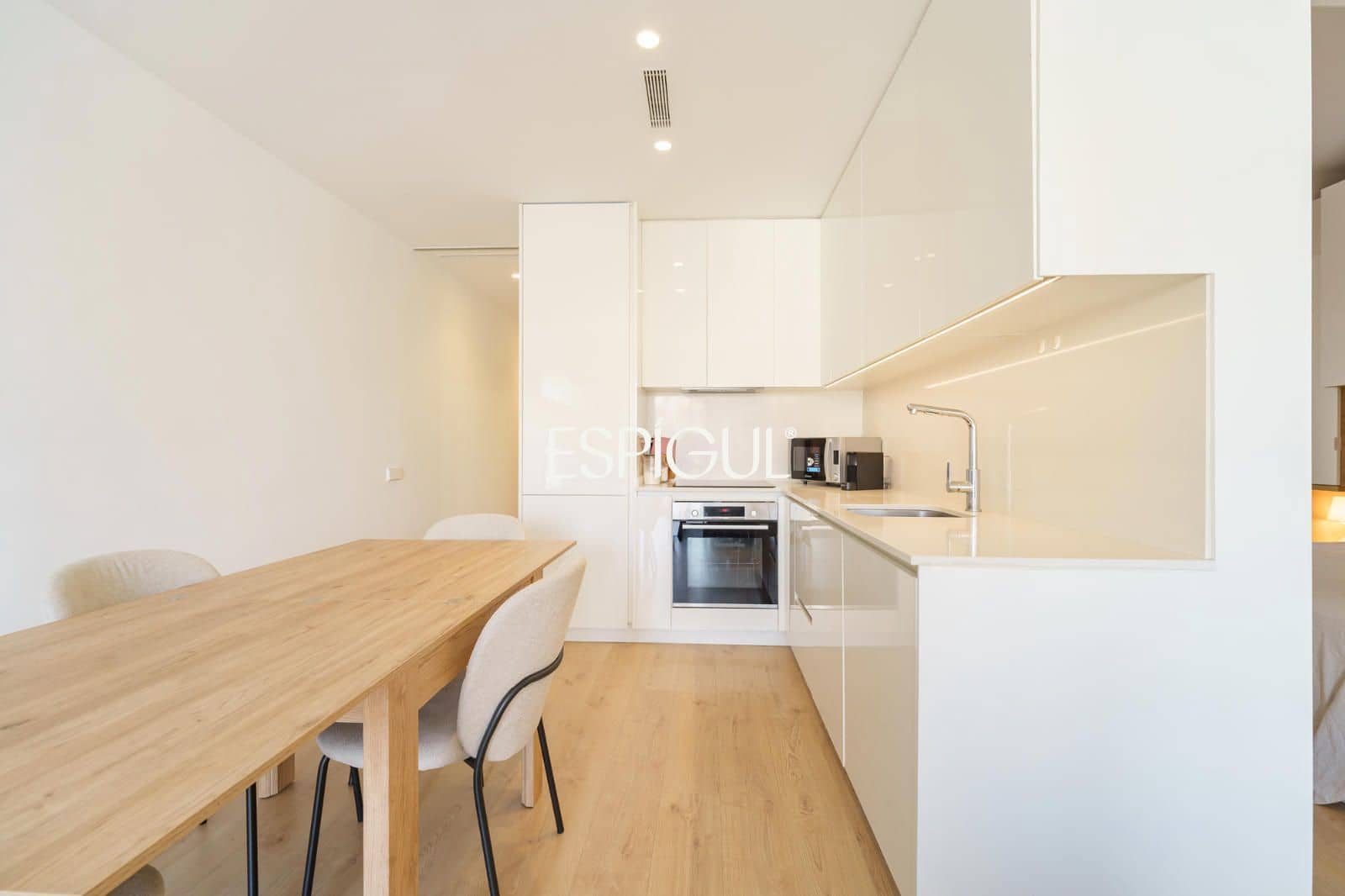 3 bedroom Flat for sale in Barcelona city - € 630,000 (Ref: 10016453)