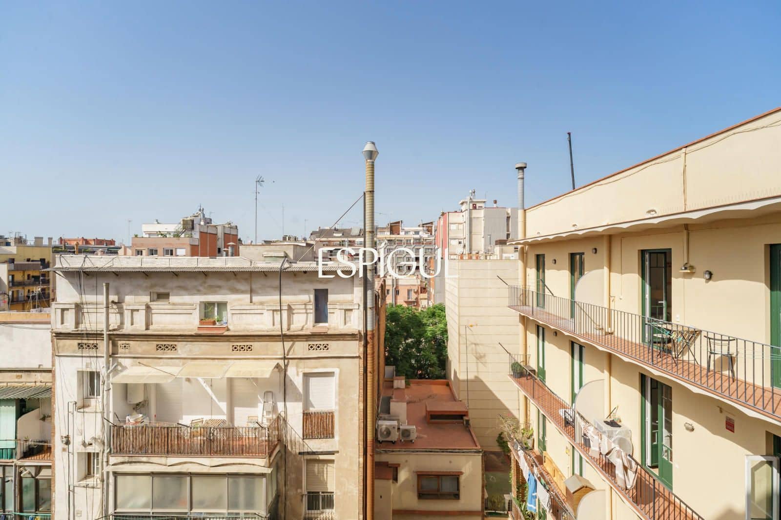 3 bedroom Flat for sale in Barcelona city - € 630,000 (Ref: 10016453)