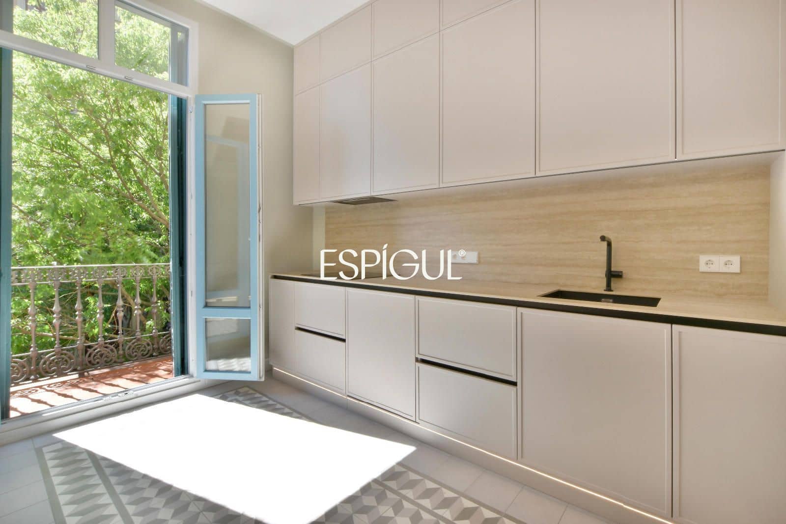 3 bedroom Flat for sale in Barcelona city - € 1,225,000 (Ref: 10016459)