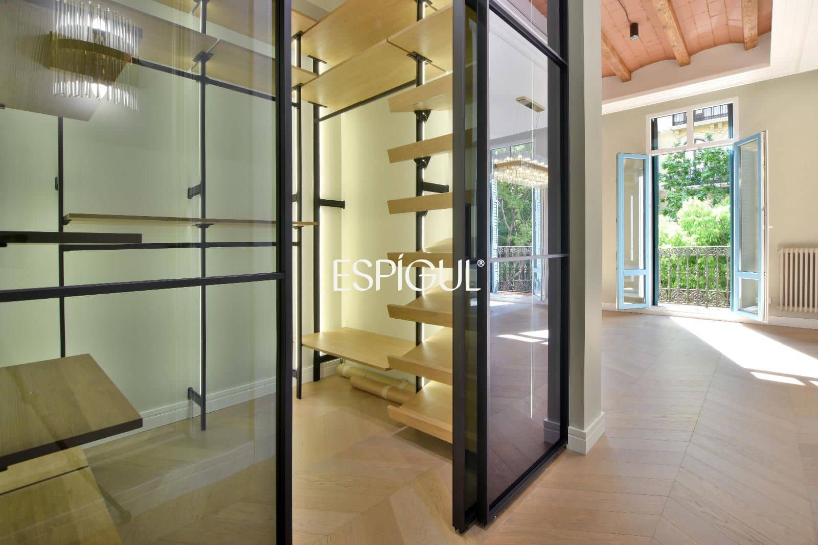 3 bedroom Flat for sale in Barcelona city - € 1,225,000 (Ref: 10016459)