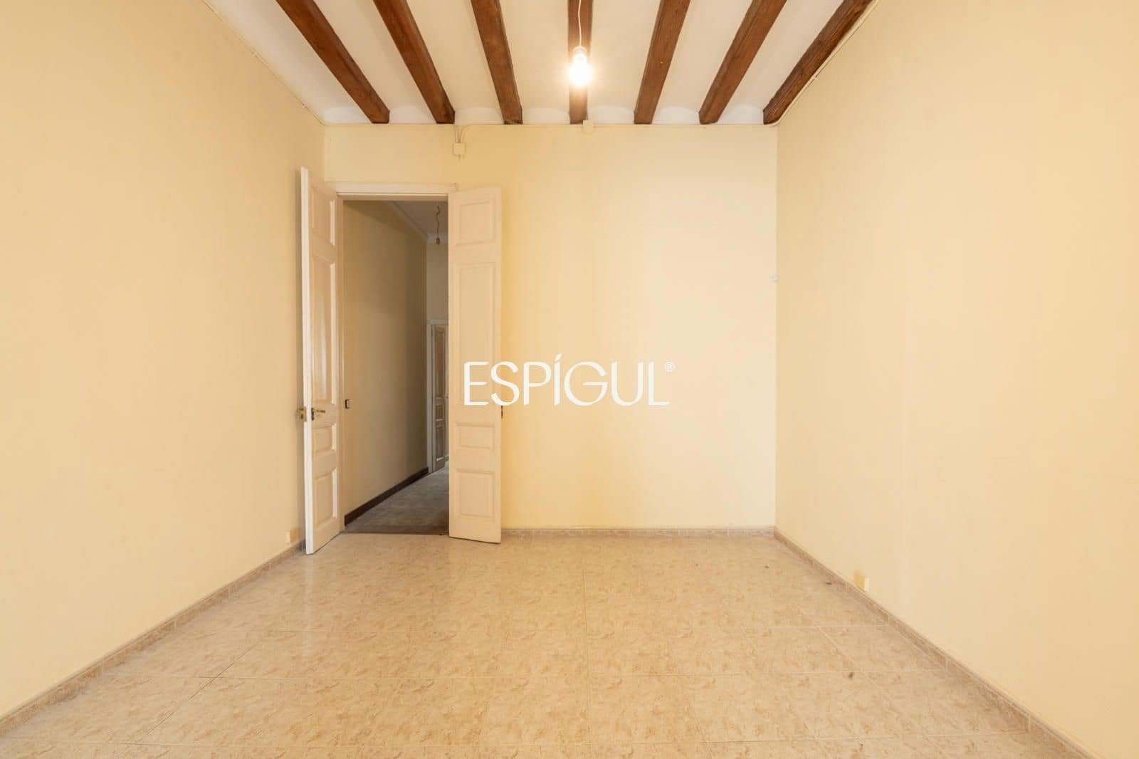2 bedroom Flat for sale in Barcelona city - € 595,000 (Ref: 10016460)