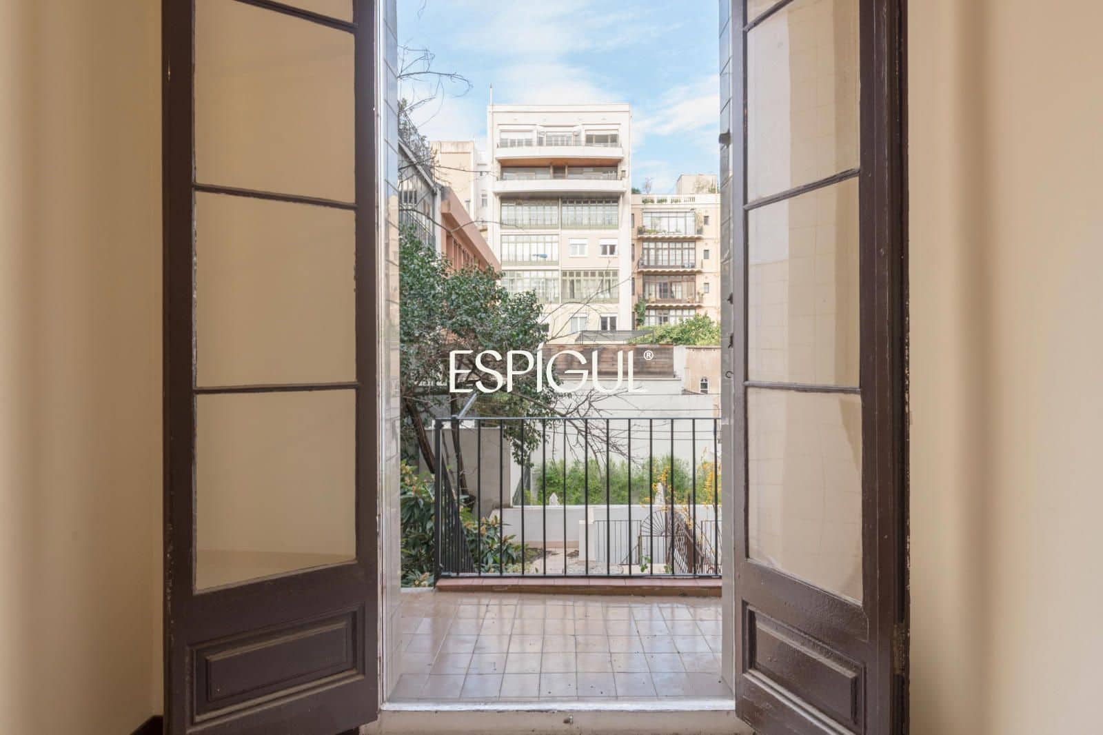2 bedroom Flat for sale in Barcelona city - € 595,000 (Ref: 10016460)